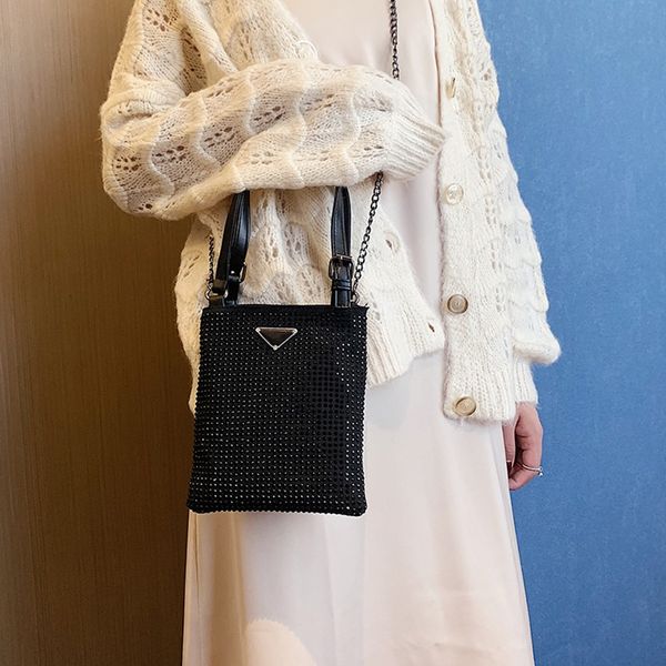 2019 new nylon women shoulder bags casual solid color diamond messenger bag mobile phone crossbody bags zipper bag bolsas mujer
2019 new nylon women shoulder bags casual solid color diamond messenger bag mobile phone crossbody bags zipper bag bolsas mujer