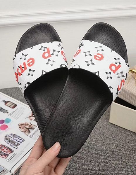 2019 Designer sandals with box size 35-46 men women on rubber leather slipper with orange box
2019 Designer sandals with box size 35-46 men women on rubber leather slipper with orange box