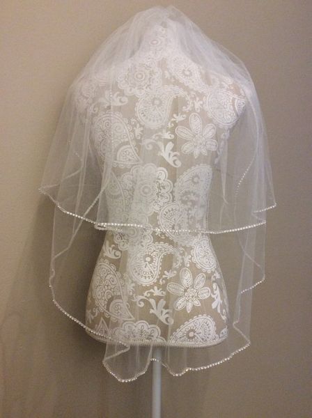 new luxurious white ivory champagne red black pink purple wedding veils two-layer popular hip length rhinestone edge bridal veils
new luxurious white ivory champagne red black pink purple wedding veils two-layer popular hip length rhinestone edge bridal veils