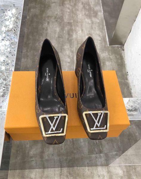 classic mid-heel boat shoes with 5cm designer luxury leather professional high heel shoes pointed metal button women dress shoes hjk, Black
classic mid-heel boat shoes with 5cm designer luxury leather professional high heel shoes pointed metal button women dress shoes hjk, Black