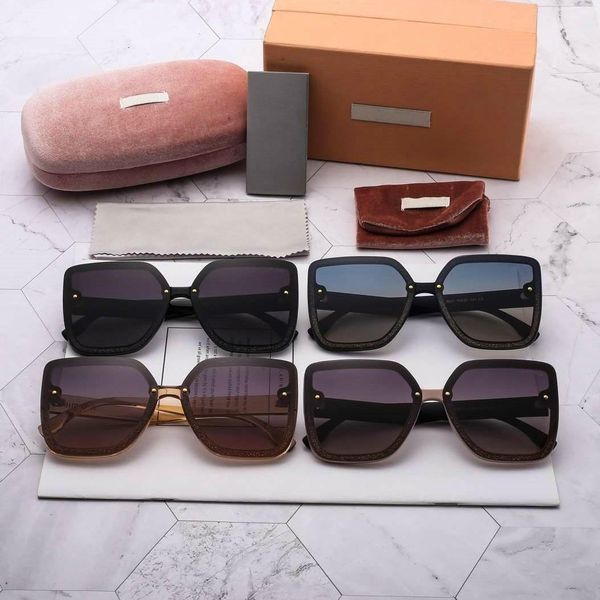 woman sunglasses brand sunglasses oversize womens summer goggle glasses uv400 v letters 9021 4 color with box, White;black
woman sunglasses brand sunglasses oversize womens summer goggle glasses uv400 v letters 9021 4 color with box, White;black