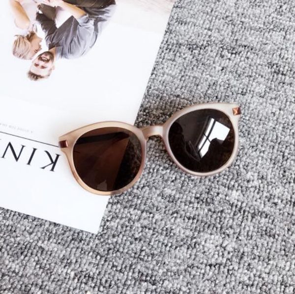 sunglasses woman new vintage glasses ultra-light frosted large frame brown round face sunglasses fashion women glasses, White;black
sunglasses woman new vintage glasses ultra-light frosted large frame brown round face sunglasses fashion women glasses, White;black