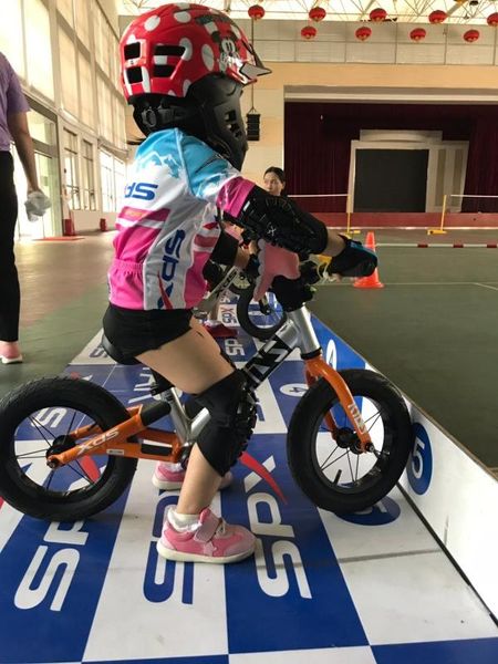 children motocross balance bike bmx knee guard armor resistant roller skating knee elbow pad
children motocross balance bike bmx knee guard armor resistant roller skating knee elbow pad