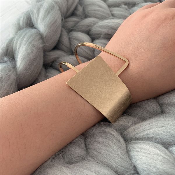 new bracelets niche metal texture geometric irregular scratch design open bracelet women, Golden;silver
new bracelets niche metal texture geometric irregular scratch design open bracelet women, Golden;silver