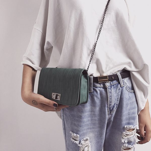 2019 spring new single-shoulder small square bag cloth grain lock small bag korean version tide women's bag single-shoulder
2019 spring new single-shoulder small square bag cloth grain lock small bag korean version tide women's bag single-shoulder