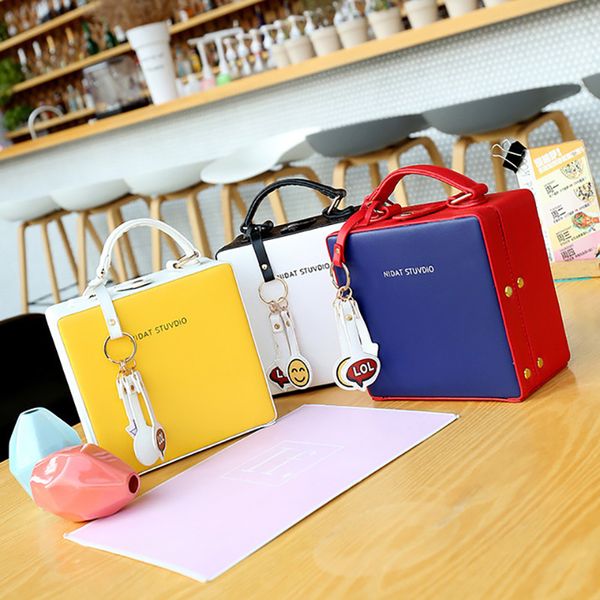 fashion handbag women evening party shoulder bags designer graffiti letters crossbody bag ladies hard case box clutch bag
fashion handbag women evening party shoulder bags designer graffiti letters crossbody bag ladies hard case box clutch bag