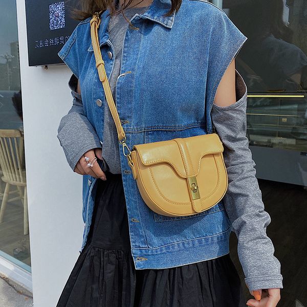 2020 new shoulder bag women's casual fashion korean version semi-circle saddle bag small ladies handbag
2020 new shoulder bag women's casual fashion korean version semi-circle saddle bag small ladies handbag