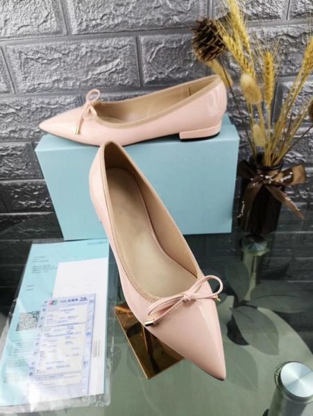 design - women's stylish pointed flat shoes with patent leather bow heel 2 cm high comfort flat shoes in 3 colors, Black
design - women's stylish pointed flat shoes with patent leather bow heel 2 cm high comfort flat shoes in 3 colors, Black