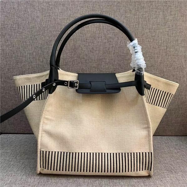 global classic luxury matching fabric leather tote the highest quality handbag size 32 cm 30 cm 10 cm
global classic luxury matching fabric leather tote the highest quality handbag size 32 cm 30 cm 10 cm