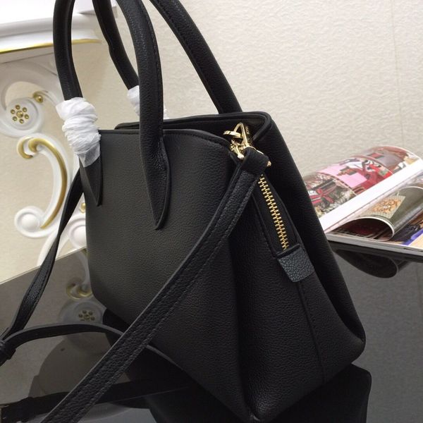 2020 new genuine leather women handbag handbag ladies designer handbag lady clutch purse retro shoulder bag #0032
2020 new genuine leather women handbag handbag ladies designer handbag lady clutch purse retro shoulder bag #0032