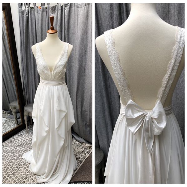 romantic white chiffon beach wedding dresses a-line lace appliques backless wedding dresses with big bow ruffled skirt bridal gowns
romantic white chiffon beach wedding dresses a-line lace appliques backless wedding dresses with big bow ruffled skirt bridal gowns