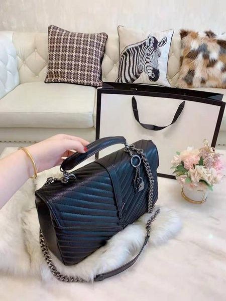 classic envelope chain inclined shoulder bag v embroider line caviar genuine leather handbag bags girls women a designer shoulder bag
classic envelope chain inclined shoulder bag v embroider line caviar genuine leather handbag bags girls women a designer shoulder bag