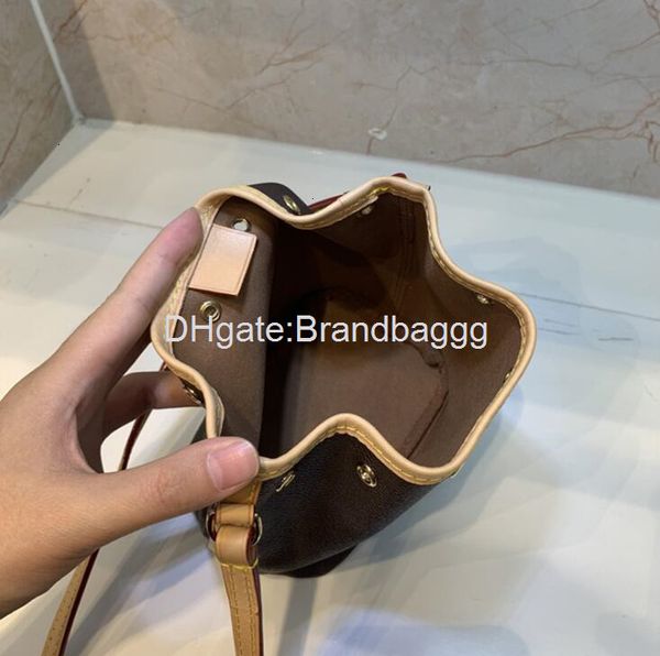 2020 designer's old flower bucket bag mini leather messenger small bag european and american fashion women's bag
2020 designer's old flower bucket bag mini leather messenger small bag european and american fashion women's bag