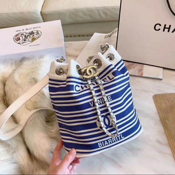Hot 2019 new ladies bucket backpack women's shoulder bag fashion handbag bag women's wallet bag. Size: 23cm.21cm
Hot 2019 new ladies bucket backpack women's shoulder bag fashion handbag bag women's wallet bag. Size: 23cm.21cm