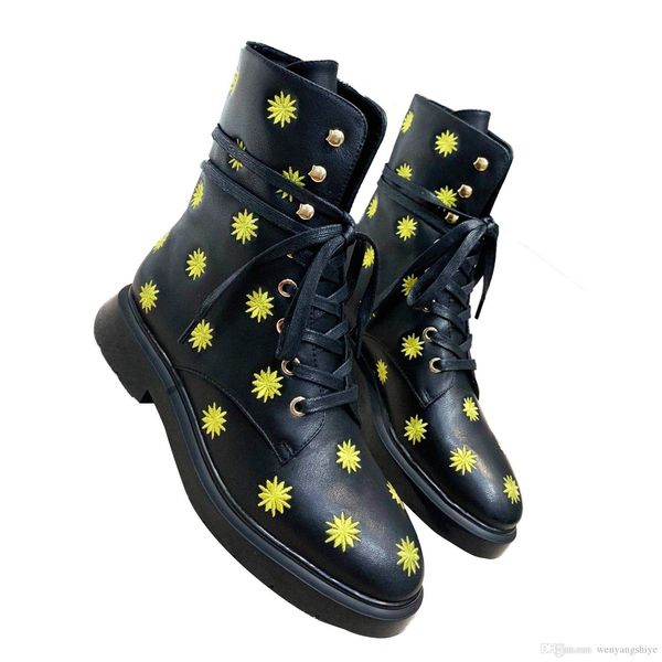 new yang mixing with the same fashionable wild women short boots natural rubber outsole factory direct original packaging
new yang mixing with the same fashionable wild women short boots natural rubber outsole factory direct original packaging