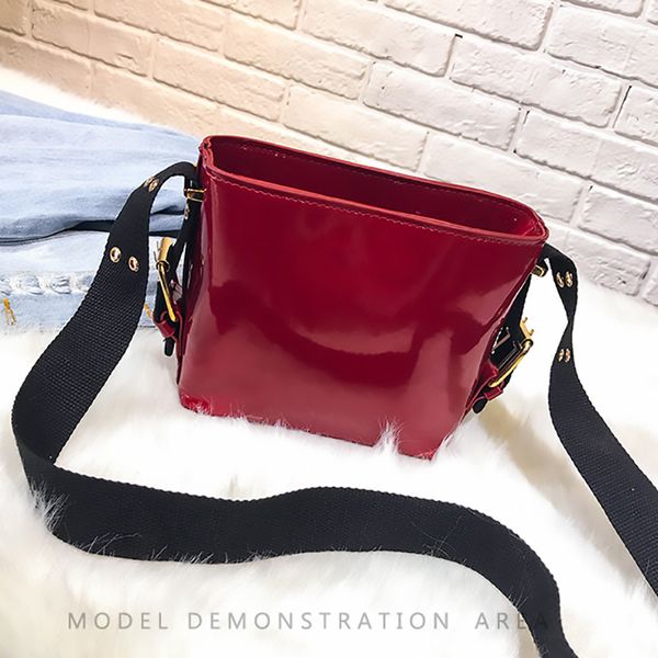 casual style women bag fashion light surface shoulder bag casual style trunk tote crossbody bags for women 2020 handbag
casual style women bag fashion light surface shoulder bag casual style trunk tote crossbody bags for women 2020 handbag