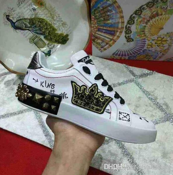 G Lovers Casual Small White Shoes 2019 Autumn New Pattern Ladies Tide Trend Sneaker Crown Printing Rivet Graffiti High-grade
G Lovers Casual Small White Shoes 2019 Autumn New Pattern Ladies Tide Trend Sneaker Crown Printing Rivet Graffiti High-grade
