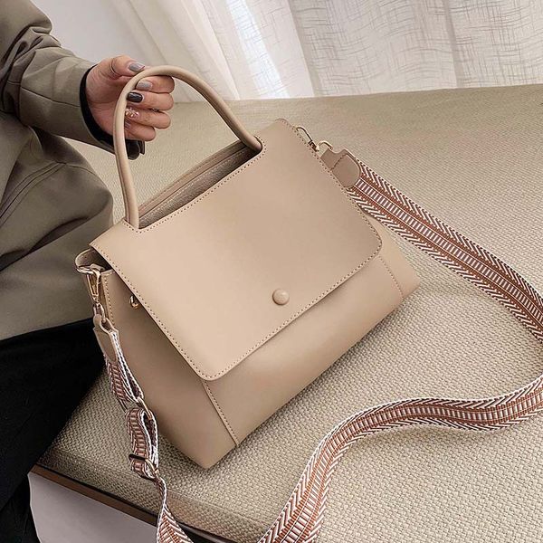 pu leather women's handbag over shoulder messenger bag female large capacity daily casual totes lady solid color cross body bags
pu leather women's handbag over shoulder messenger bag female large capacity daily casual totes lady solid color cross body bags