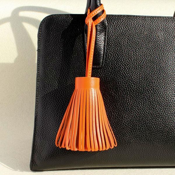 famous brand designer luxury fashion genuine lambskin real leather tassel keychain pendant key chain for women girls bag charm sh190924, Silver
famous brand designer luxury fashion genuine lambskin real leather tassel keychain pendant key chain for women girls bag charm sh190924, Silver