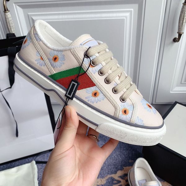 fashionable women shoes luxury 1977 sneakers new style designer casual shoes size 35-40 model rz05, Black 
fashionable women shoes luxury 1977 sneakers new style designer casual shoes size 35-40 model rz05, Black