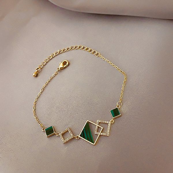 temperament style blitzker square bracelet for girs, Golden;silver
temperament style blitzker square bracelet for girs, Golden;silver