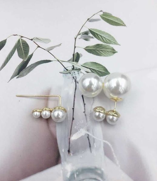 2020 selling luxury classic wild pearl second marriage girl wild pearl inlaid earring temperament simple white letter earring woman, Golden;silver
2020 selling luxury classic wild pearl second marriage girl wild pearl inlaid earring temperament simple white letter earring woman, Golden;silver