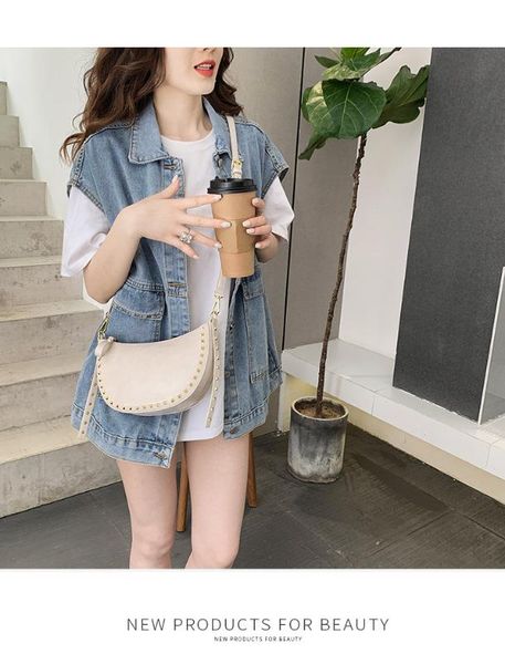 2020 new women's shoulder bag rivet bag female new korean fashion women's dumpling messenger 
2020 new women's shoulder bag rivet bag female new korean fashion women's dumpling messenger