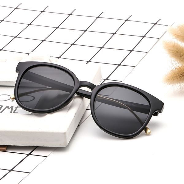 Classic vintage sunglasses Fashion Unisex Retro Sunglasses Eyewear Accessories UV Protection Outdoor Sport Sunglasses 3181, White;black
Classic vintage sunglasses Fashion Unisex Retro Sunglasses Eyewear Accessories UV Protection Outdoor Sport Sunglasses 3181, White;black