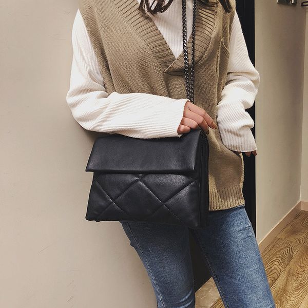 Soft leather Simple temperament 2019 new Korean blast car stitching retro small square packets shoulder woman bag wholesale
Soft leather Simple temperament 2019 new Korean blast car stitching retro small square packets shoulder woman bag wholesale