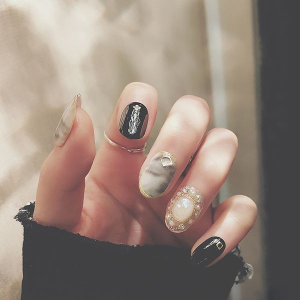 ladies punk style fake nail women marble glitter faux pearl false nails korean style round head nail art tools with glue, Red;gold
ladies punk style fake nail women marble glitter faux pearl false nails korean style round head nail art tools with glue, Red;gold