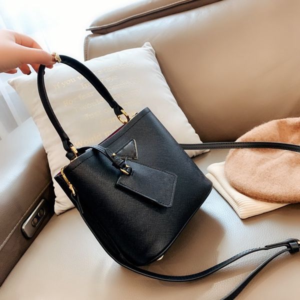 prada дизайнер сумка сумки crossbody сумка сумка высокого качества сумка мягких натуральная кожи плечо женщины сумка
prada дизайнер сумка сумки crossbody сумка сумка высокого качества сумка мягких натуральная кожи плечо женщины сумка