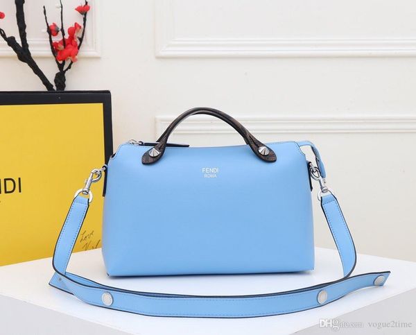 classic designer women's handbag wild diagonal cross shoulder bag new bag natural wind ladies bag gift b1924
classic designer women's handbag wild diagonal cross shoulder bag new bag natural wind ladies bag gift b1924