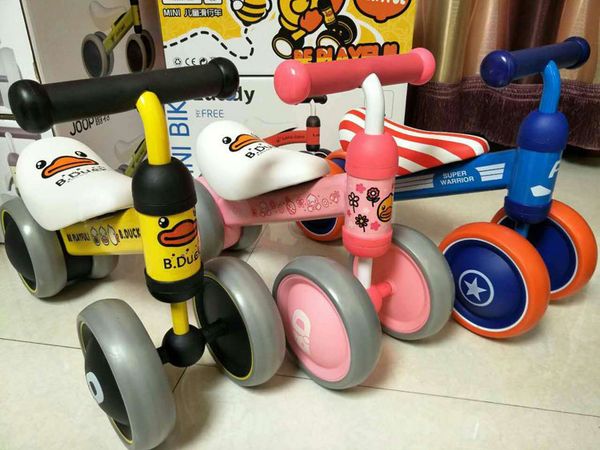маѬка деи баланове велоипед scooter одђнки младене 1-3years педали scooter не foot вож
маѬка деи баланове велоипед scooter одђнки младене 1-3years педали scooter не foot вож