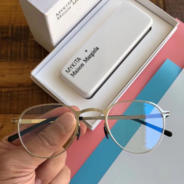 wholesale- eyeglasses frame clear lens glasses frame luxury glasses oculos de grau men and women myopia eye glasses frames with case, Silver 
wholesale- eyeglasses frame clear lens glasses frame luxury glasses oculos de grau men and women myopia eye glasses frames with case, Silver