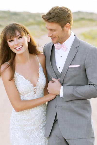two buttons groomsmen notch lapel wedding groom tuxedos men suits wedding/prom/dinner man blazer(jacket+tie+vest+pants) 324, Black;gray
two buttons groomsmen notch lapel wedding groom tuxedos men suits wedding/prom/dinner man blazer(jacket+tie+vest+pants) 324, Black;gray