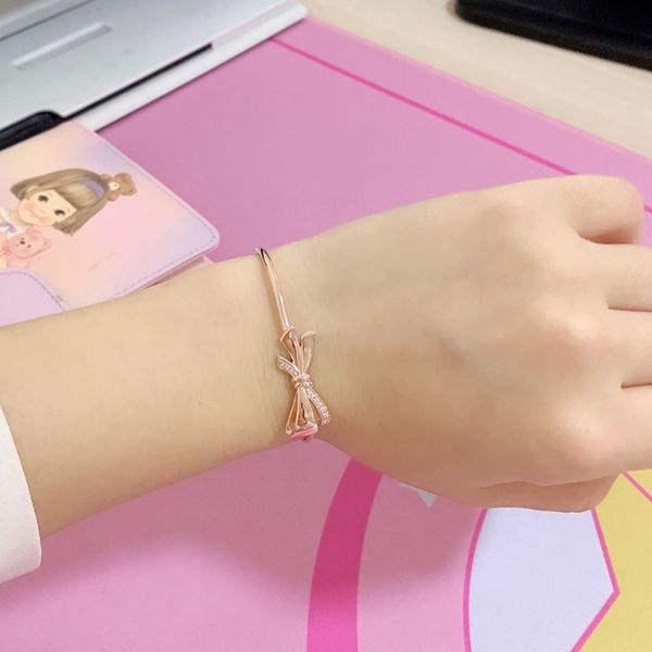 wholesale- bracelet for pandora 925 sterling silver plated rose gold set cz diamond with original box jewelry ladies bracelet, Golden;silver
wholesale- bracelet for pandora 925 sterling silver plated rose gold set cz diamond with original box jewelry ladies bracelet, Golden;silver
