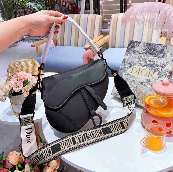 women fashion shoulder messenger leather shoulder bag luxury 3aa+ handbags female pures - 0398
women fashion shoulder messenger leather shoulder bag luxury 3aa+ handbags female pures - 0398
