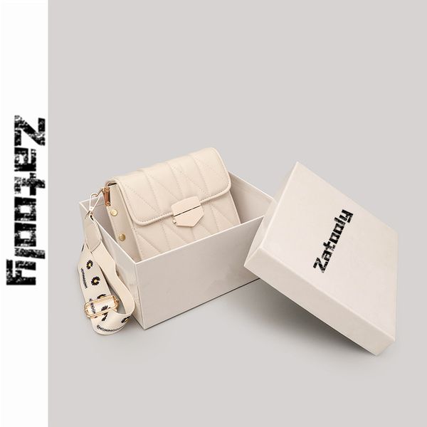 2020 fashion new design joker one-shoulder rhombic messenger bag with high-grade foreign style handbag
2020 fashion new design joker one-shoulder rhombic messenger bag with high-grade foreign style handbag