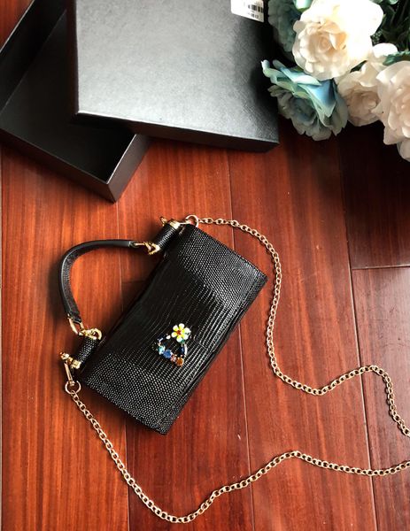 2019 new classic series lizard flower lady evening bags interlayer clamp zipper genuine leather solid simple fashion mini bag candy colour
2019 new classic series lizard flower lady evening bags interlayer clamp zipper genuine leather solid simple fashion mini bag candy colour
