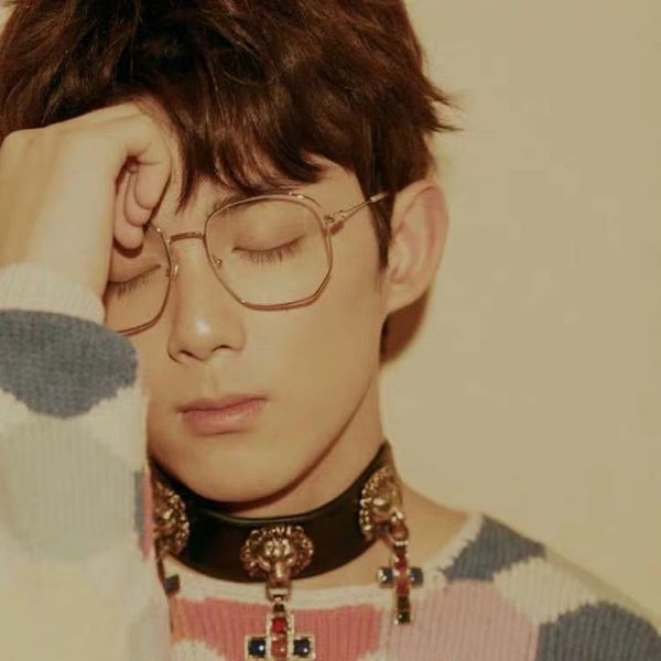 дизайнерские очки с ультралегким полным кадром мода горячий бренд близорукость стекло для мужчин женские роскошные декоративные очки 5 цвето, White;black 
дизайнерские очки с ультралегким полным кадром мода горячий бренд близорукость стекло для мужчин женские роскошные декоративные очки 5 цвето, White;black