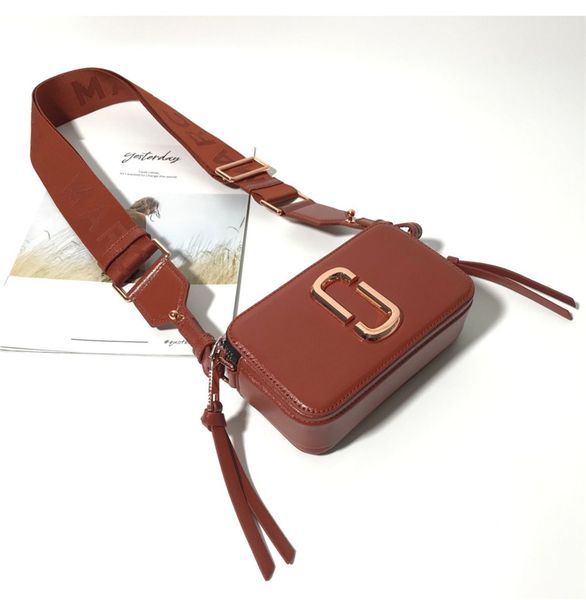 2020 square mj camera bag spell color wide shoulder strap shoulder diagonal small square package star with leather handbag
2020 square mj camera bag spell color wide shoulder strap shoulder diagonal small square package star with leather handbag