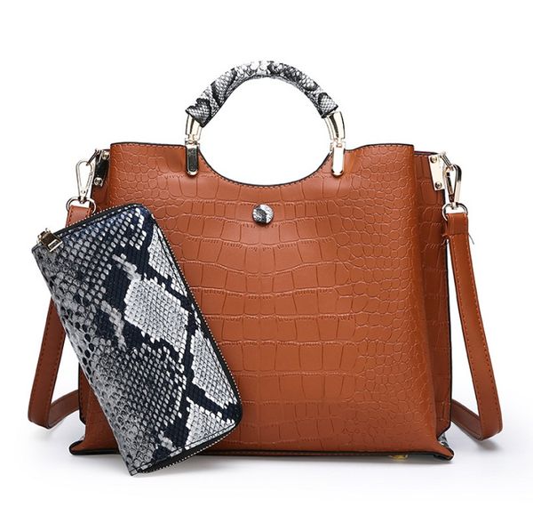 2019 new lady mobile handbag two-piece suit european and american fashion crocodile pattern shoulder messenger bag large capacity handbag
2019 new lady mobile handbag two-piece suit european and american fashion crocodile pattern shoulder messenger bag large capacity handbag