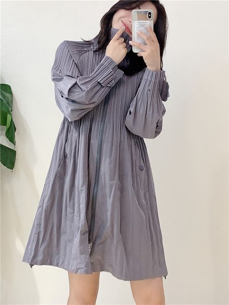 autumn and winter new women's long section of the miyake fold coat windbreaker casual loose cardigan zipper loose large size, Tan;black
autumn and winter new women's long section of the miyake fold coat windbreaker casual loose cardigan zipper loose large size, Tan;black