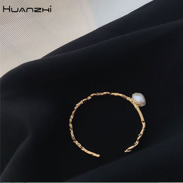 huanzhi 2019 chic gold color metal geometric irregular freshwater pearls fashion bangle bracelet for women girls party jewelry, Golden;silver
huanzhi 2019 chic gold color metal geometric irregular freshwater pearls fashion bangle bracelet for women girls party jewelry, Golden;silver