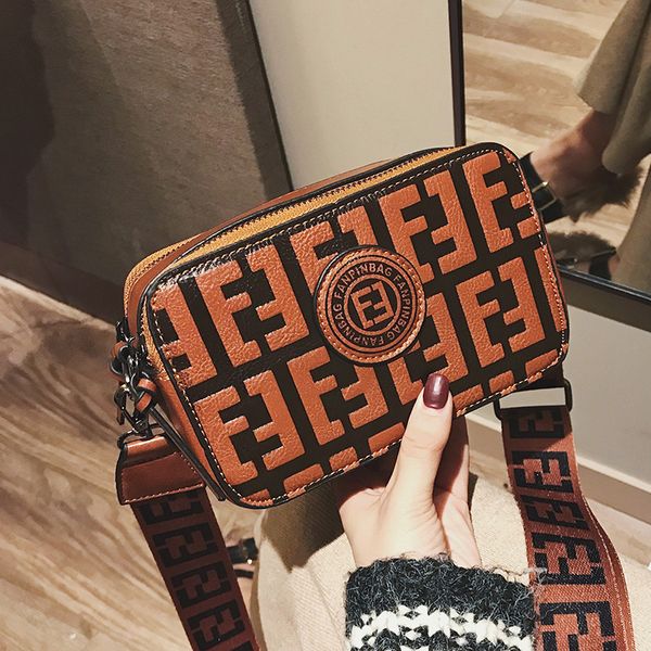 camera bag letter wide strap messenger bag purse pu leather crossbody satchels small flap woman clutch
camera bag letter wide strap messenger bag purse pu leather crossbody satchels small flap woman clutch