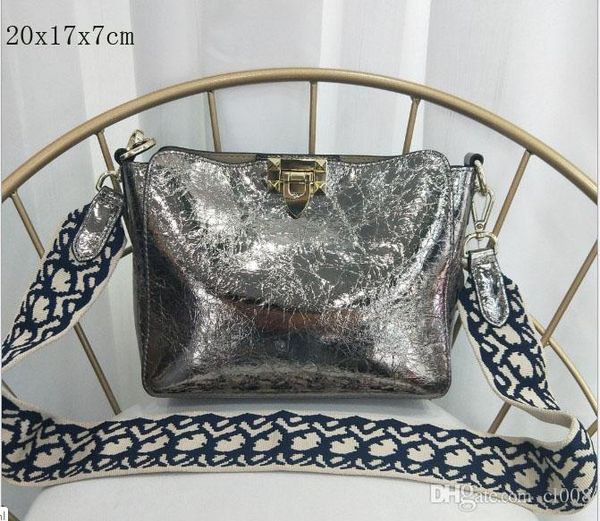 designer crossbody bags women fashion shoulder bags burst crack grain cow leather wide strap with zipper pocket
designer crossbody bags women fashion shoulder bags burst crack grain cow leather wide strap with zipper pocket