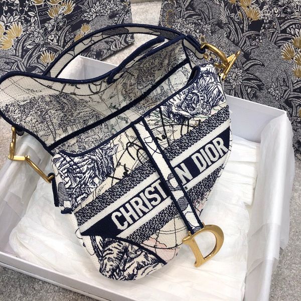 new women's one-shoulder bag high-end custom quality diagonal cross bag fashion trend leisure style gold metal accessories with long sh
new women's one-shoulder bag high-end custom quality diagonal cross bag fashion trend leisure style gold metal accessories with long sh