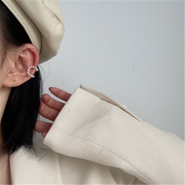 2020 new fashion simple metal 925 silver pin geometric irregular double pearl ear bone clip for women girl jewlery
2020 new fashion simple metal 925 silver pin geometric irregular double pearl ear bone clip for women girl jewlery