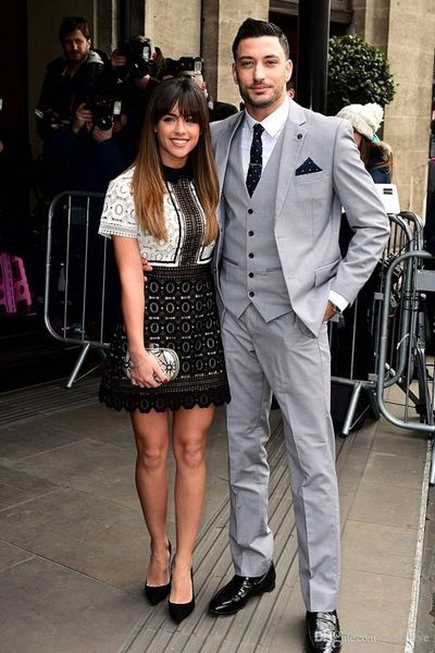two buttons groomsmen notch lapel wedding groom tuxedos men suits wedding/prom/dinner man blazer(jacket+tie+vest+pants) b728, Black;gray
two buttons groomsmen notch lapel wedding groom tuxedos men suits wedding/prom/dinner man blazer(jacket+tie+vest+pants) b728, Black;gray