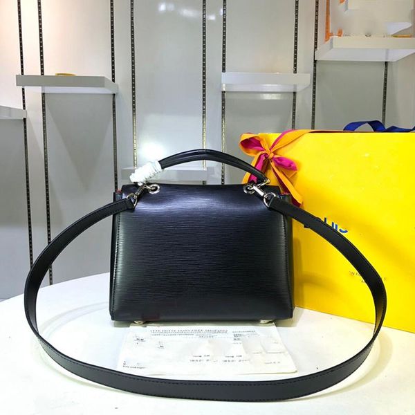 designer-handbags l purse bag water pipple pattern real leather women designer luxury purse ladies bags
designer-handbags l purse bag water pipple pattern real leather women designer luxury purse ladies bags